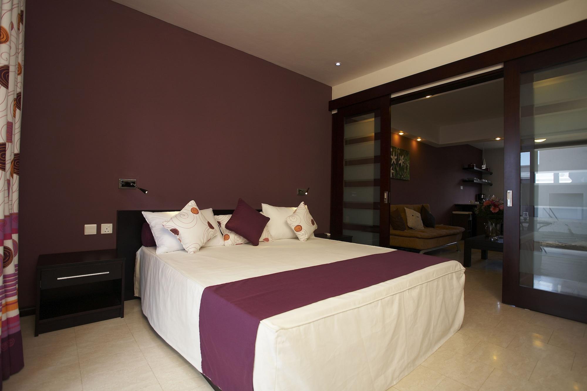 Grand Bay Suites Luaran gambar