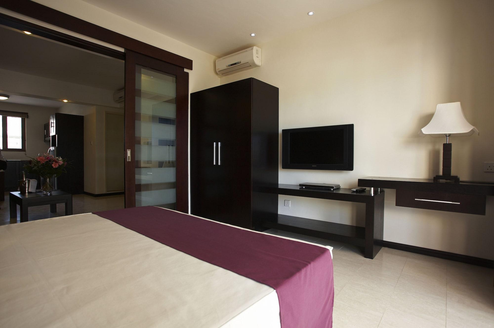 Grand Bay Suites Luaran gambar