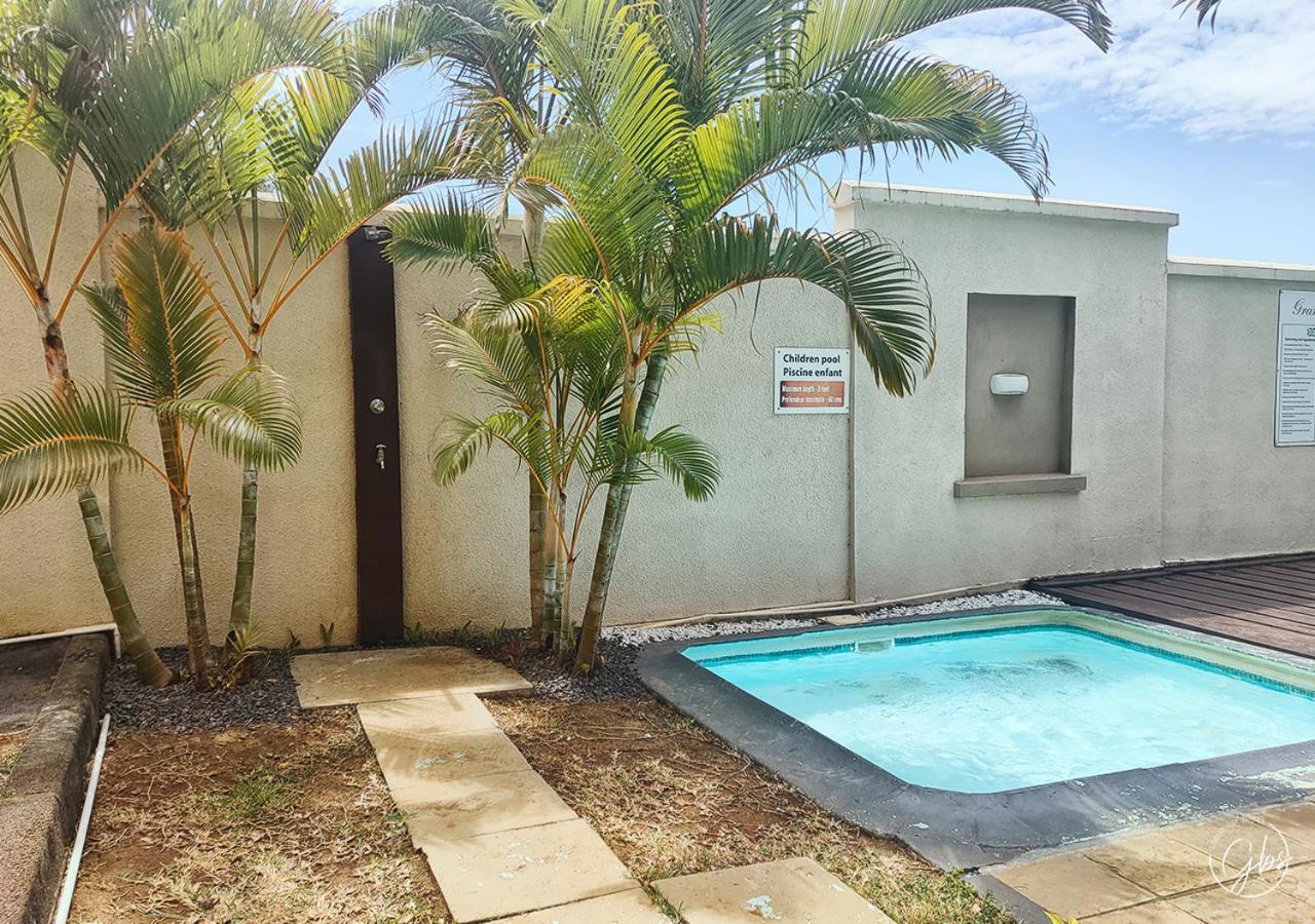 Grand Bay Suites Luaran gambar